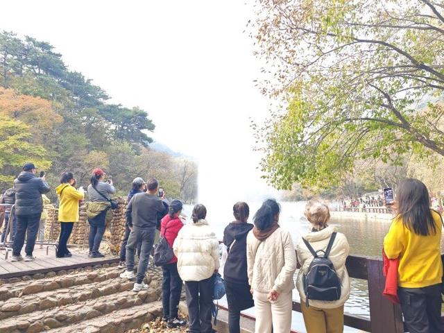 欢度重阳佳节！千山景区客流爆棚