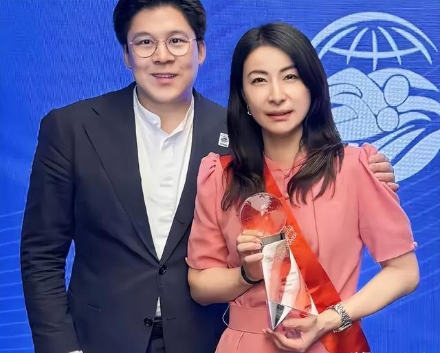 霍震霆压根没想到，自己要强的儿子霍启刚，如今被媳妇“拿捏”了