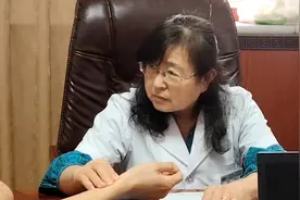 腿上有两条经络， 经常拍打， 不吃药也能帮你调理脾胃图片