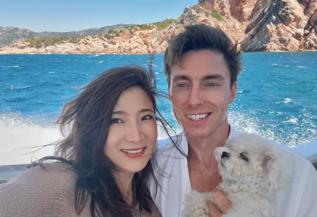 陈赫前妻不穿内衣大胆出镜，胸和肚子快一样平，那张脸倒是很美