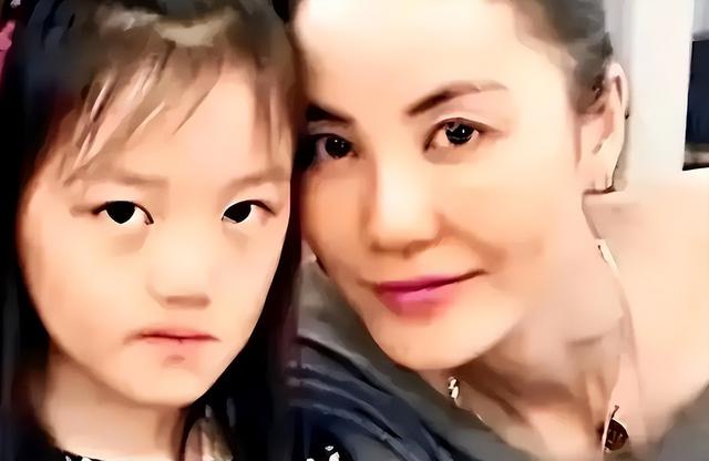 王菲也没想到，自己辛辛苦苦养大的李嫣，竟给李亚鹏做了“嫁衣”