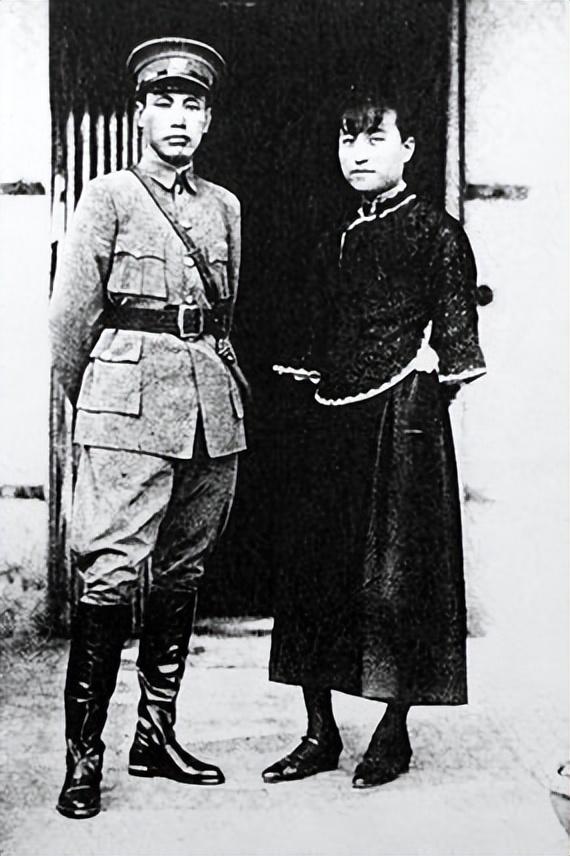 蒋介石退守台湾之前，谁在管理台湾	，为何老蒋一去他就主动让位？