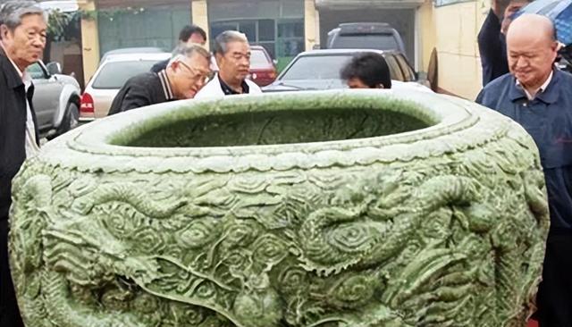 憋屈的国宝：用七千斤名玉打造，被当咸菜缸，装了三百年咸菜