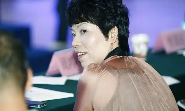 涉贪腐被带走、败光20亿	、移民改国籍，邓亚萍身上的谣言太离谱