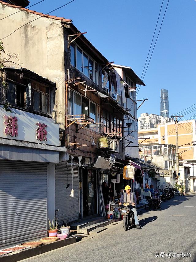 冬日暖阳里的上海街景