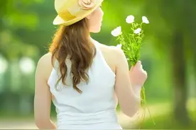 看着未婚妻和白月光在露台上热情拥吻，我取消婚礼，成全了她图片