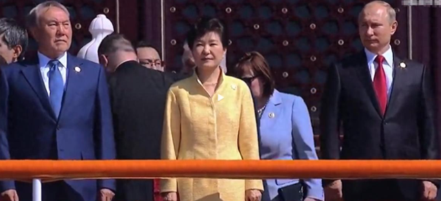 阅兵前夕，中方罕见祭扫韩国前总统墓地，李在明为何突然强烈反应？背后原因令人深思