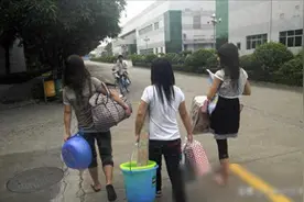 深圳往事：无意中触碰到工厂姐姐胸口的柔软之处，羞得我无地自容图片