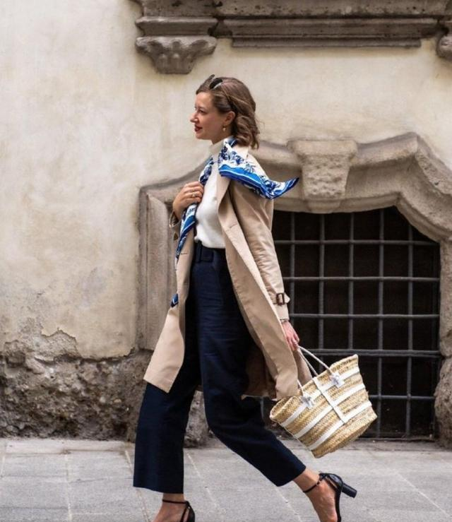 被这位博主穿搭惊艳，人过中年穿衣不花哨	，基础款穿出英伦腔调