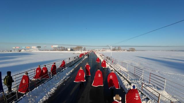 黑河市冰雪狂欢季暨“冰超”黑蒙极寒穿越挑战赛在嫩江盛大启幕