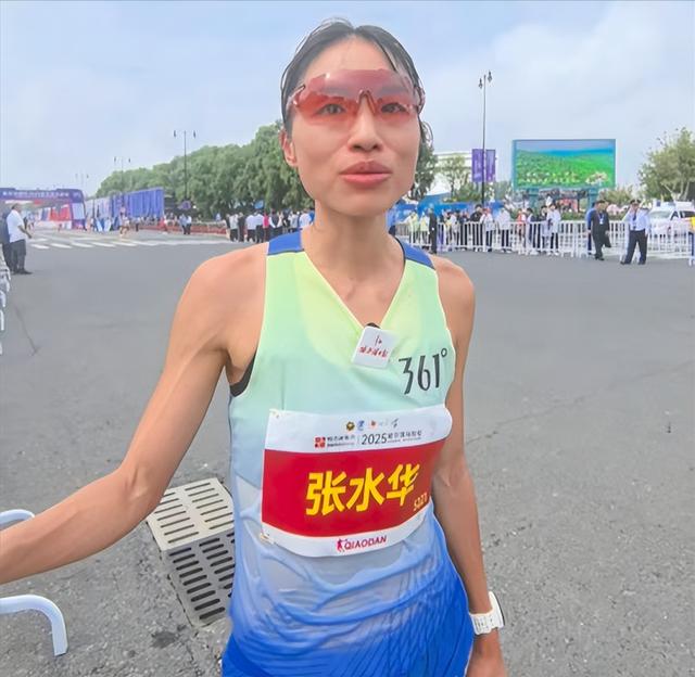 “最快女护士”被解雇？医院给出回应，媒体：网友想全方位毁掉她