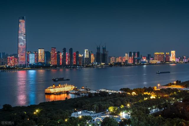 一个重庆人从武汉旅行回来，发现两座城市差别很大 ，忍不住想说说