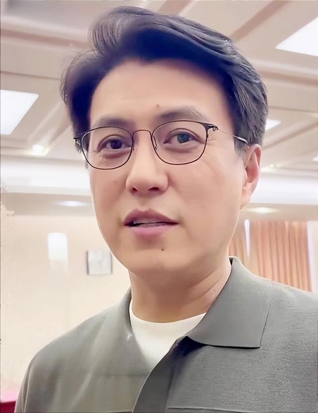 明明演技一般，却被捧成“老戏骨”，这12位演员终于现出原型了？