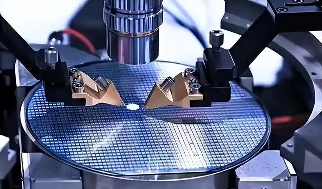 俄罗斯：我们拥有EUV光刻机核心技术，会比中国更快造出光刻机！