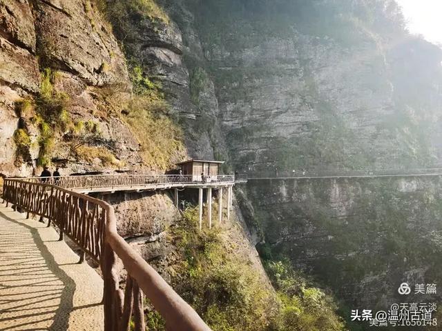 这处以丹霞地貌而闻名的名胜奇观，风光奇绝值得一去！