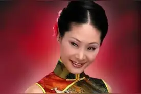 举手投足皆优雅，于文华的舞台风采，一字一腔诉说岁月深情图片