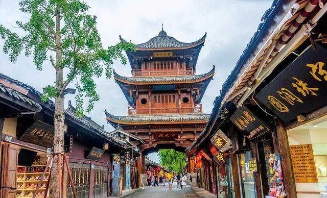 成都人，去了阆中跟南部，直言不讳：阆中跟南部天差地别