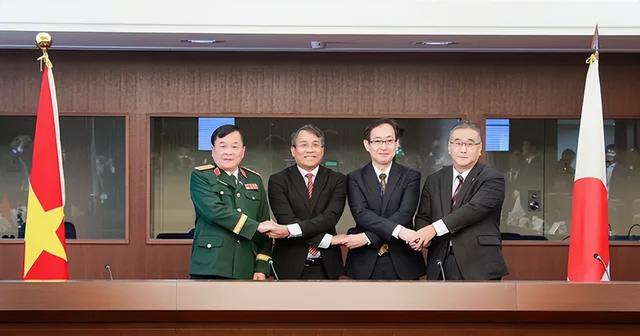 日本援兵来了？9国共谋对抗中国，俄罗斯准备下场，我外交部发话