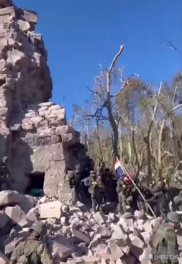 就在刚刚，泰国军队遭最大惨败：柬埔寨敢死队手持56冲，光脚冲锋