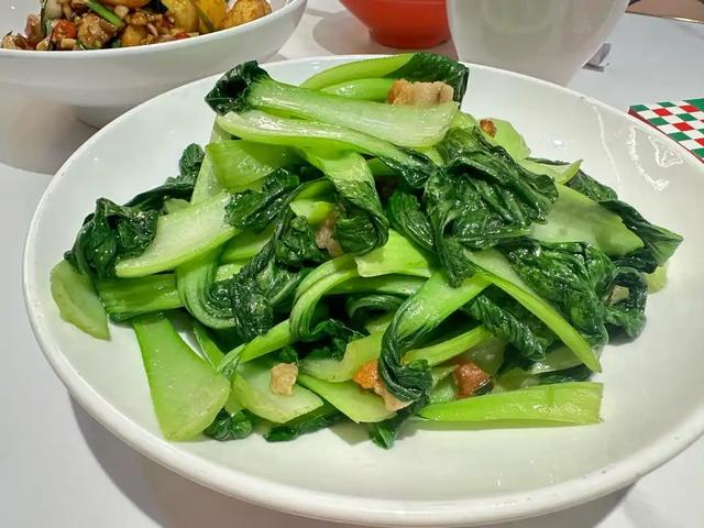 消化和晚餐有关?医生:上了年纪,晚饭一定注意4个习惯,别忽视