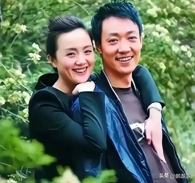 辛柏青消失五个月现身一个举动败坏好感，身边长发美女引人热议