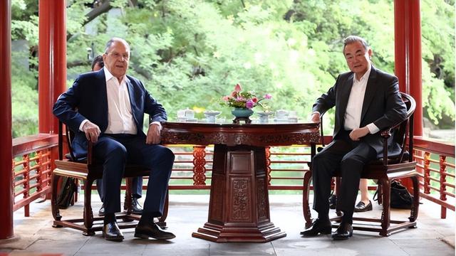 普京回国后连打三通电话，没有一通给中国，反让中方松了口气