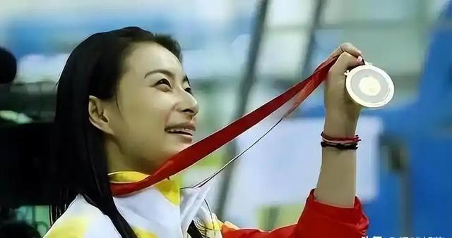 央视对郭晶晶的称呼变了，三字之差释放强烈信号	，霍震霆全说对了