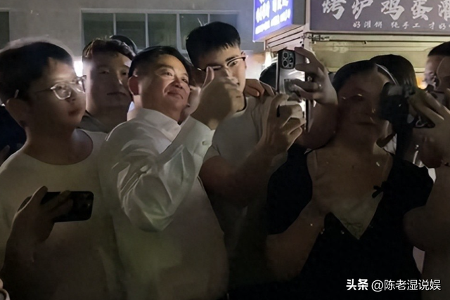 夫妻本是同林鸟，但这一次，奶茶妹也“救不了 放飞自我”的刘强东