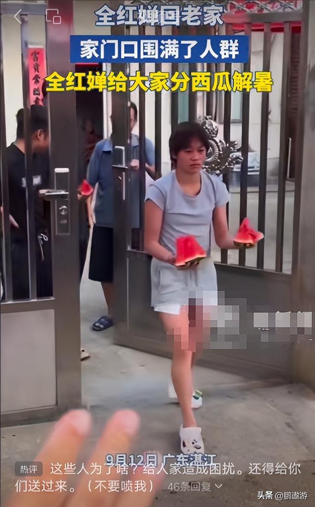 全红婵又回家看爷爷奶奶了！背着LV包去“炸街”，妹妹染了新头发