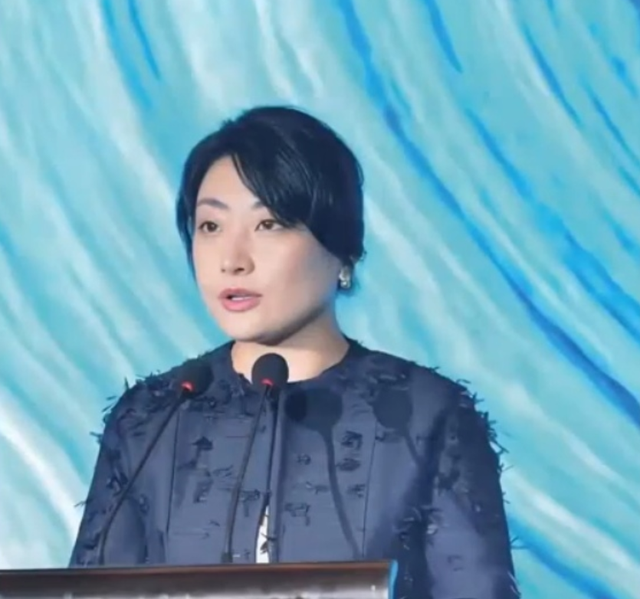宗馥莉首次回应风波，三句话表明立场，宗泽后的格局高下立判