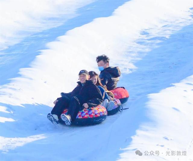 敦煌“童话雪乡”引客来