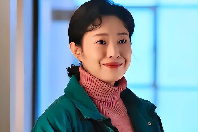 许亚军捧着，段奕宏护着，郭京飞宠着，演了55部戏，41岁终于红了