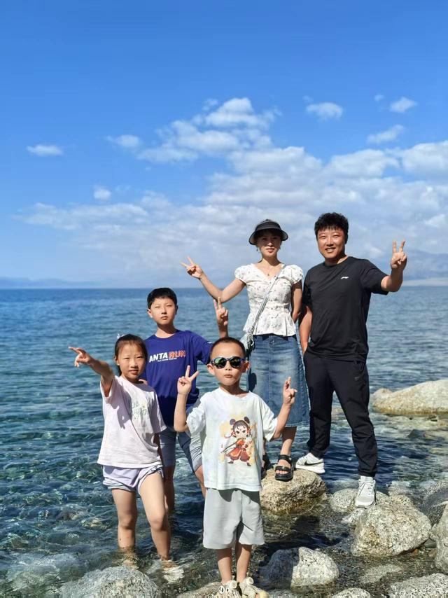见到赛里木湖的蓝，才明白什么叫“眼睛会怀孕”