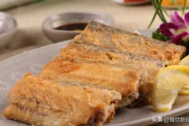 煎带鱼时，切记不要直接下锅，大厨教你多做2步，不粘锅不破皮图片