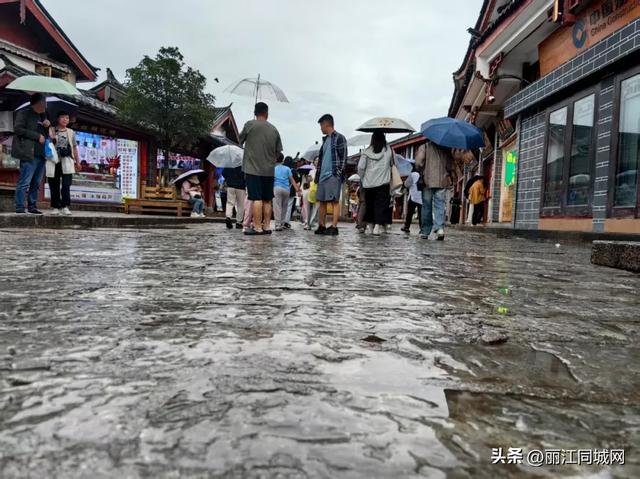谁说雨天不适合旅行?丽江古城的雨季,才是打开浪漫的正确方式