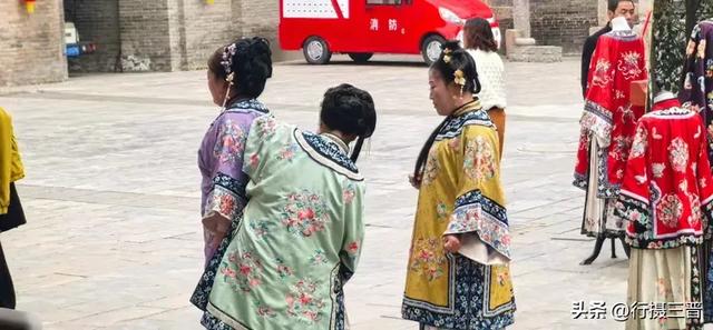 汉服古韵迎佳节 别样三八绽芳华——万荣李家大院妇女节人气火爆