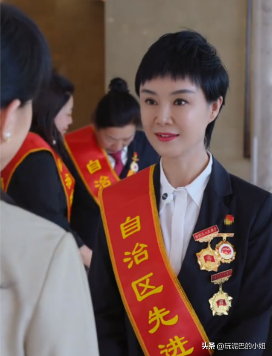 47岁贺娇龙去世！同学曝抢救过程	，网友提醒成真，此前疑早有征兆