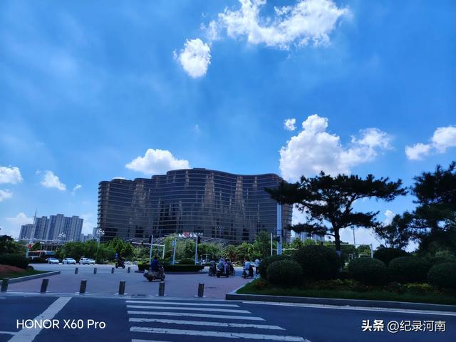 三线城市商丘市中心城区第一个也是唯一个五星级酒店信华建国酒店