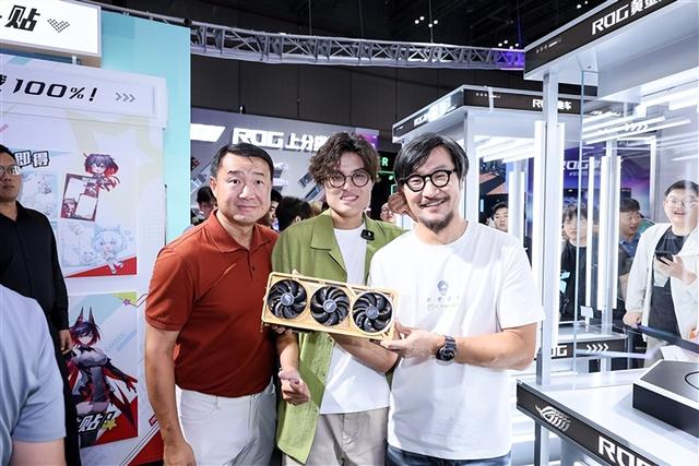 500多万 史上最贵！华硕打造纯黄金版RTX 5090D显卡 用了足足5公斤