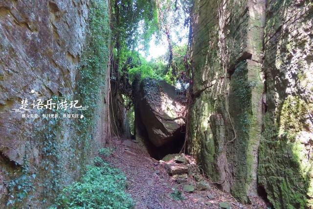 浙江宁波的绝秘幽谷，山石险峻景色绝美，是徒步与观景的绝佳之地