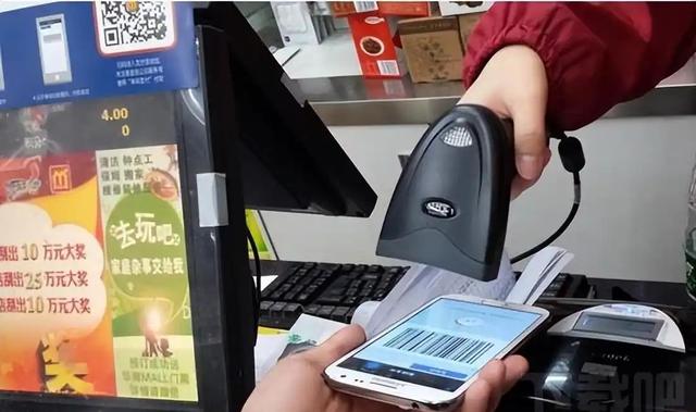 “嘀”一声钱就没?扫码枪不输入密码就能把钱扫走，早了解不吃亏