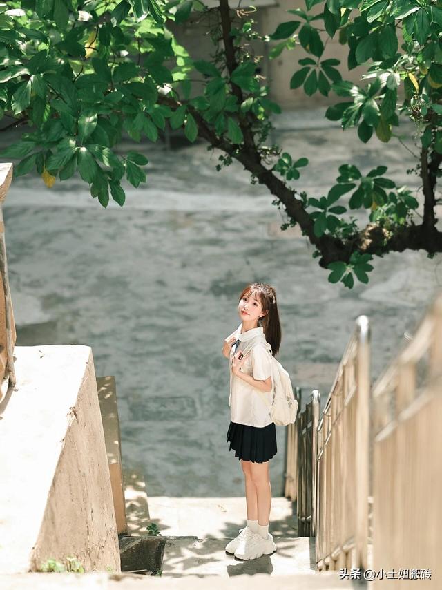甘肃兰州一校花，楚楚动人，倾国倾城	，这气质堪称校园天花板