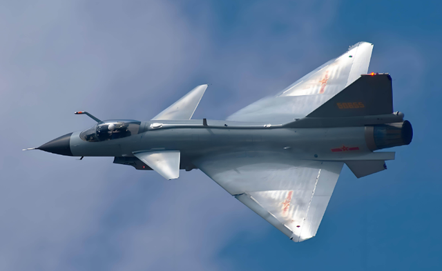 美国2025军力报告失声，硬气话术消失，中国装备戳中痛点