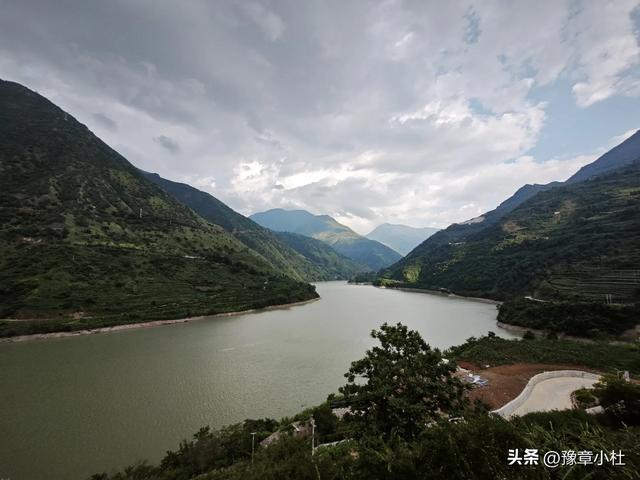从世界恐龙谷到神秘的大理国，八天时间探秘云南奇境