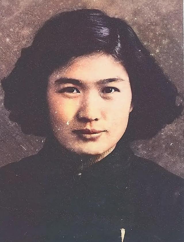 这就是革命烈士刘胡兰亲妹的真实样貌,和刘胡兰神似,罕见老照片