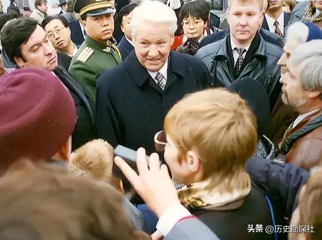 2007年，叶利钦病逝后的遗容，他双眼紧闭，神态安详，宛如沉睡