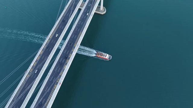 一座桥火了一片海：“意料之外，情理之中”