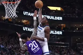 NBA／爱德华暴力隔扣震惊全场 笑称要把球衣送给苦主图片