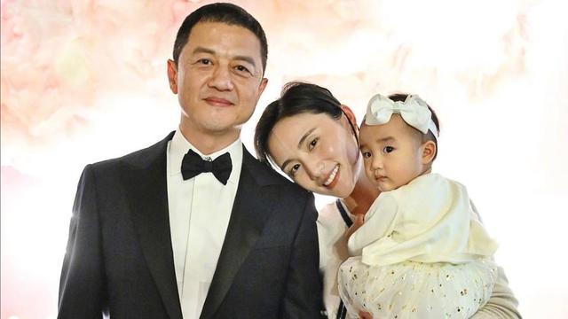 李亚鹏官宣离婚不到24小时，令人恶心的一幕发生了，汪峰也遭殃