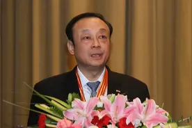 75岁吴经建，被查图片